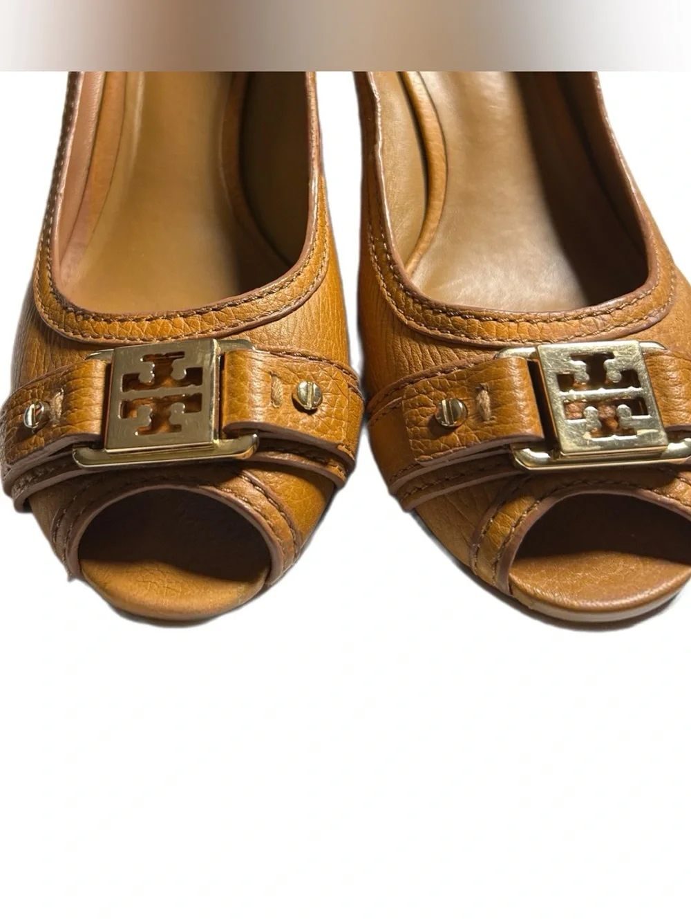 Tory Burch Ambrose Peep Toe Wedge Pumps Tan Pebbled Leather Gold Logo 7